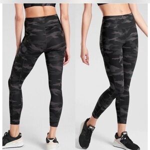 Athleta Dark Camouflage 7/8 Tights Size Small